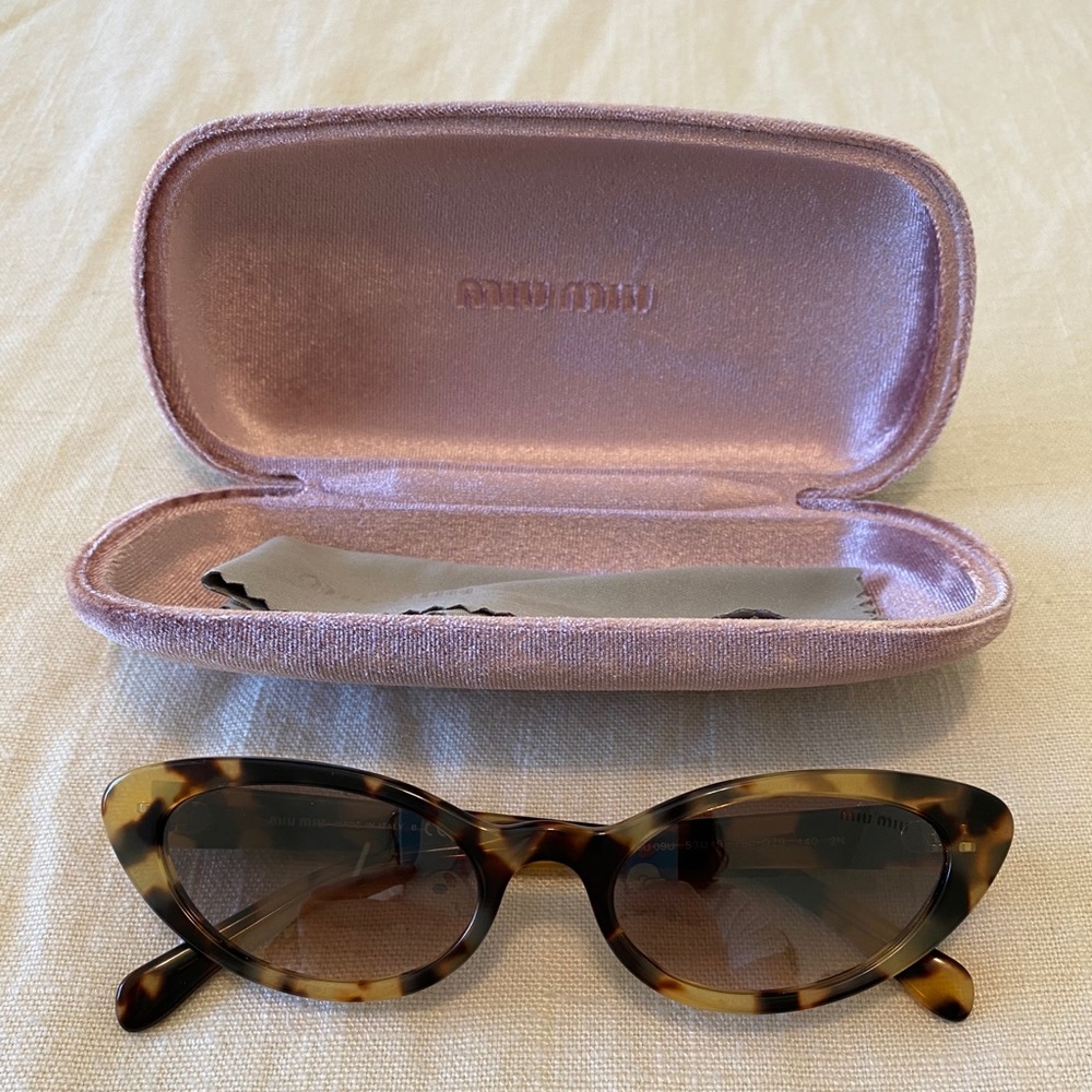 MIU MIU CAT EYE SUNGLASSES